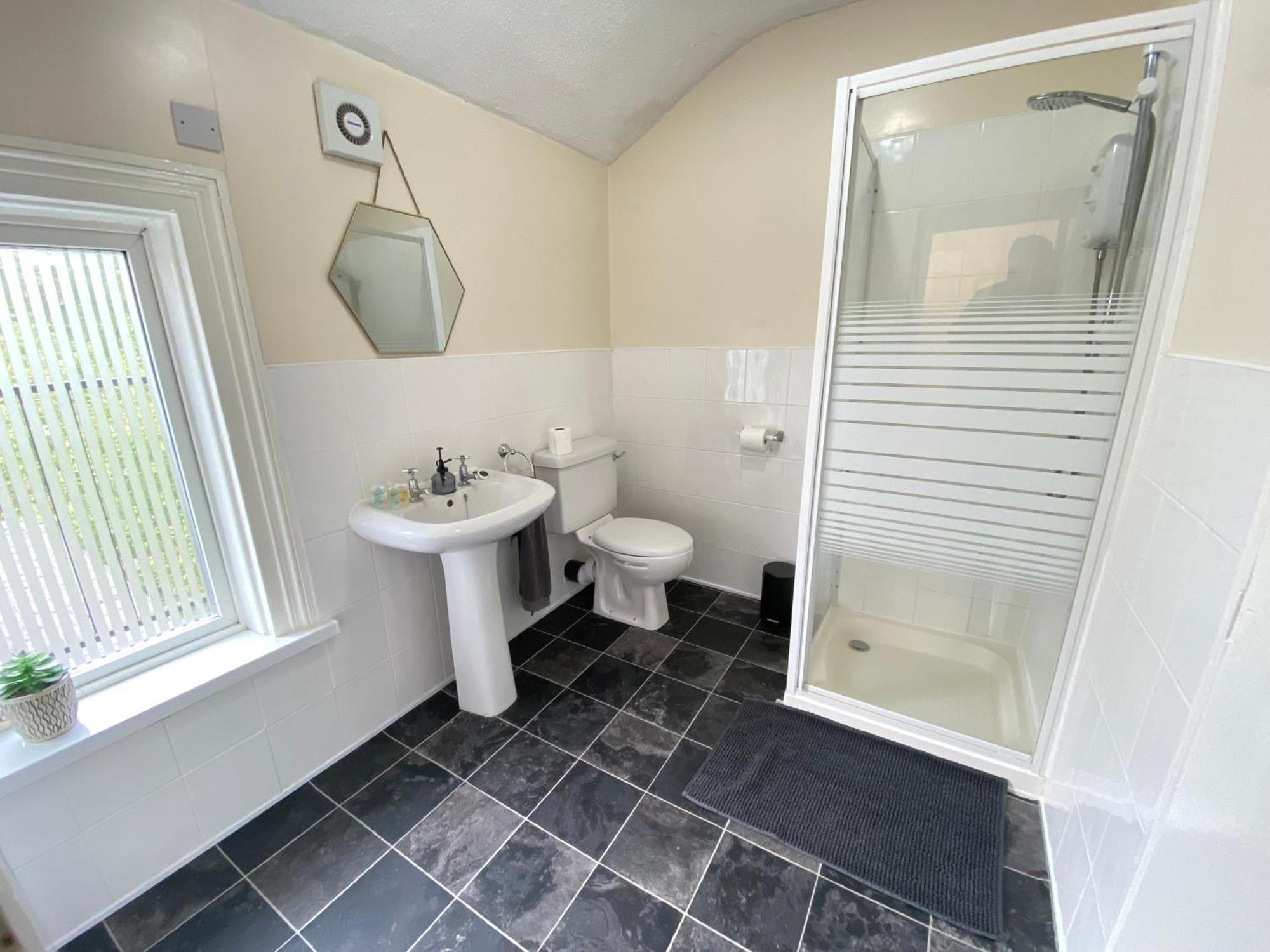 Cottage Style 2 Bedroom Apt In City, Near Utilita Arena & Free Parking Birmingham Esterno foto